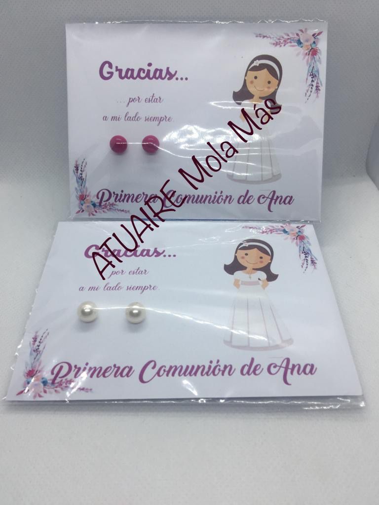 Pendientes presentados en cartón de agradecimiento personalizado
